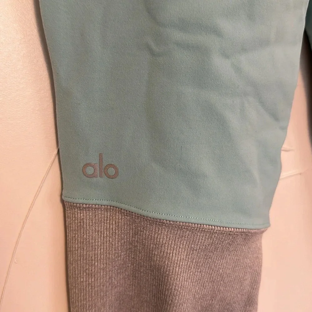 ALO Yoga Goddess Blue Gray NWOT M